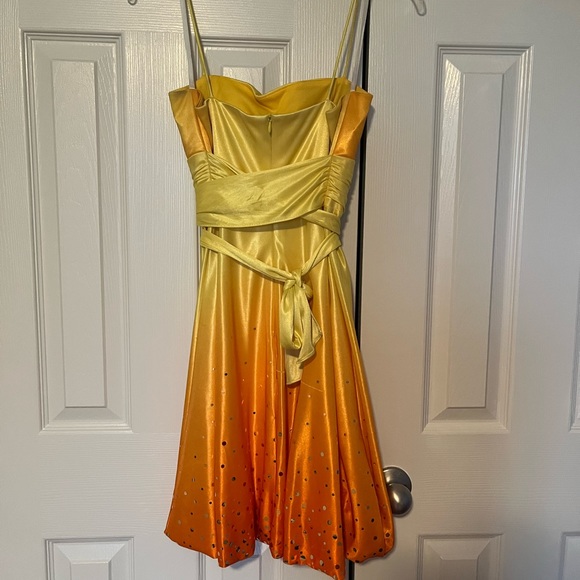 Beautiful golden sunset party dress - Picture 3 of 6